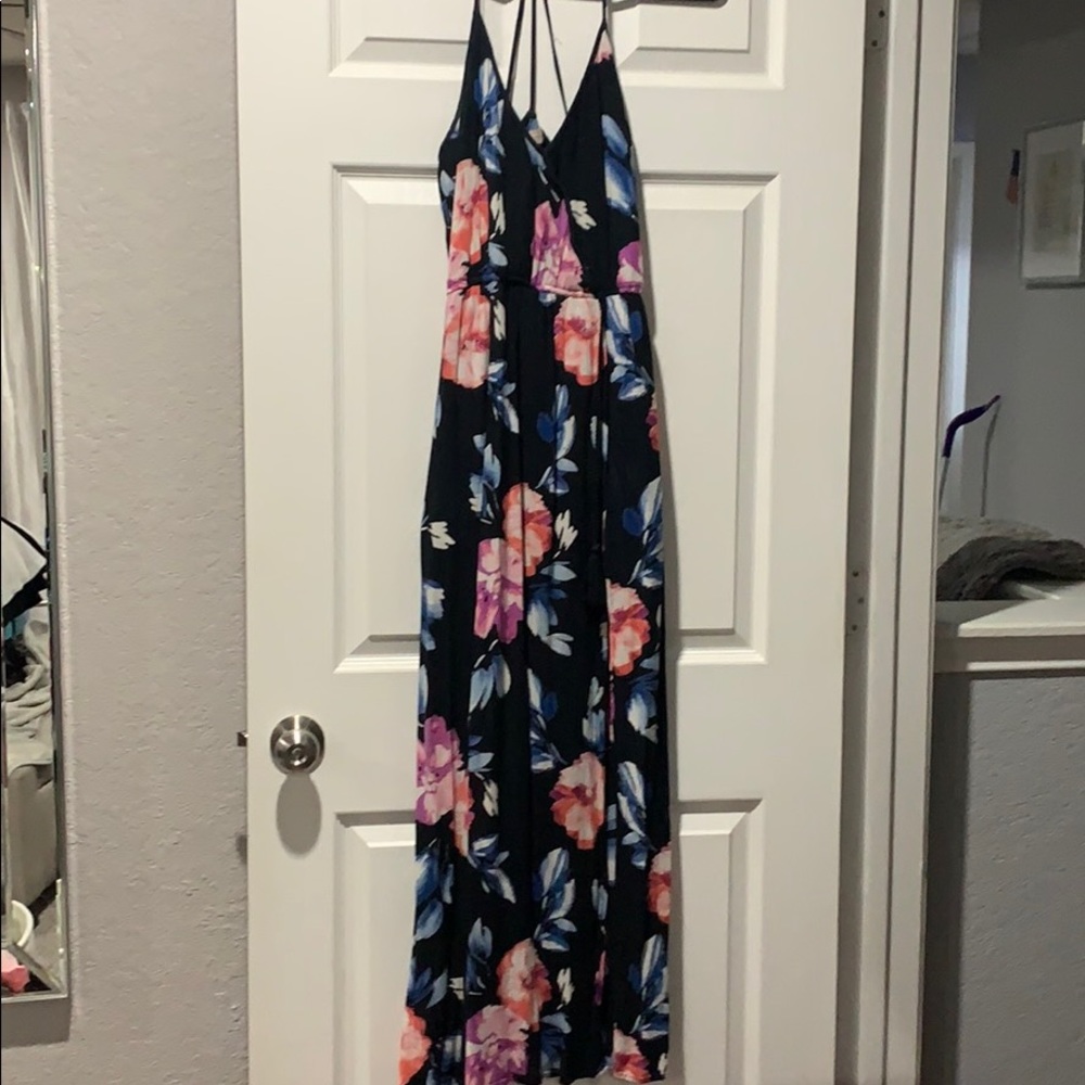 Dress with slit and pockets